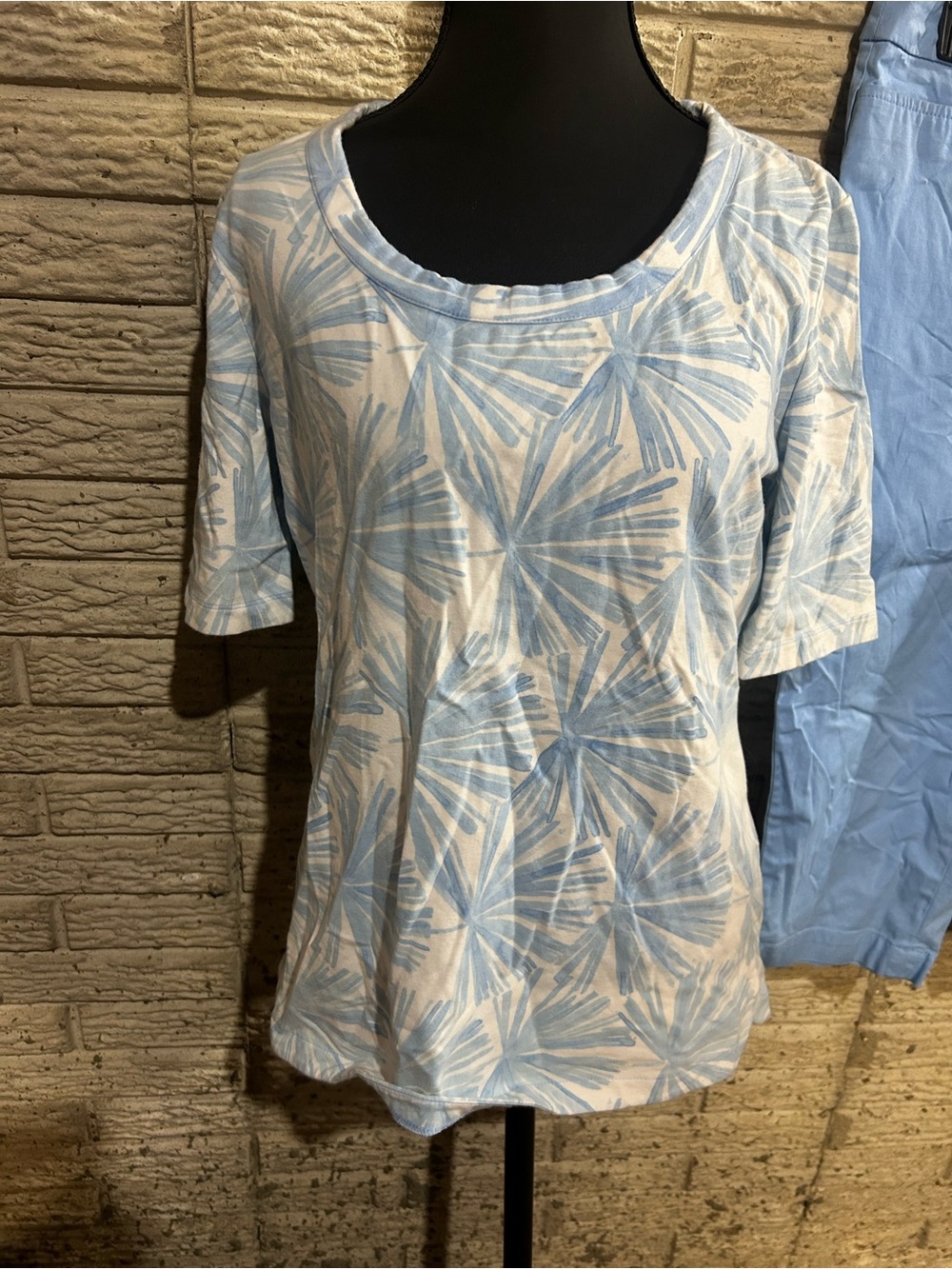 Short Sleeve Tee with Powder Blue Palm Leaves Talbots Size M
